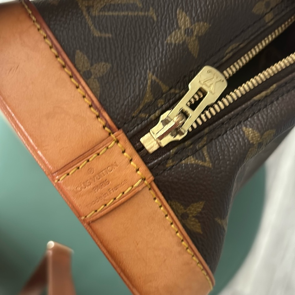 LV Alma Handbag - Picture 9 of 11